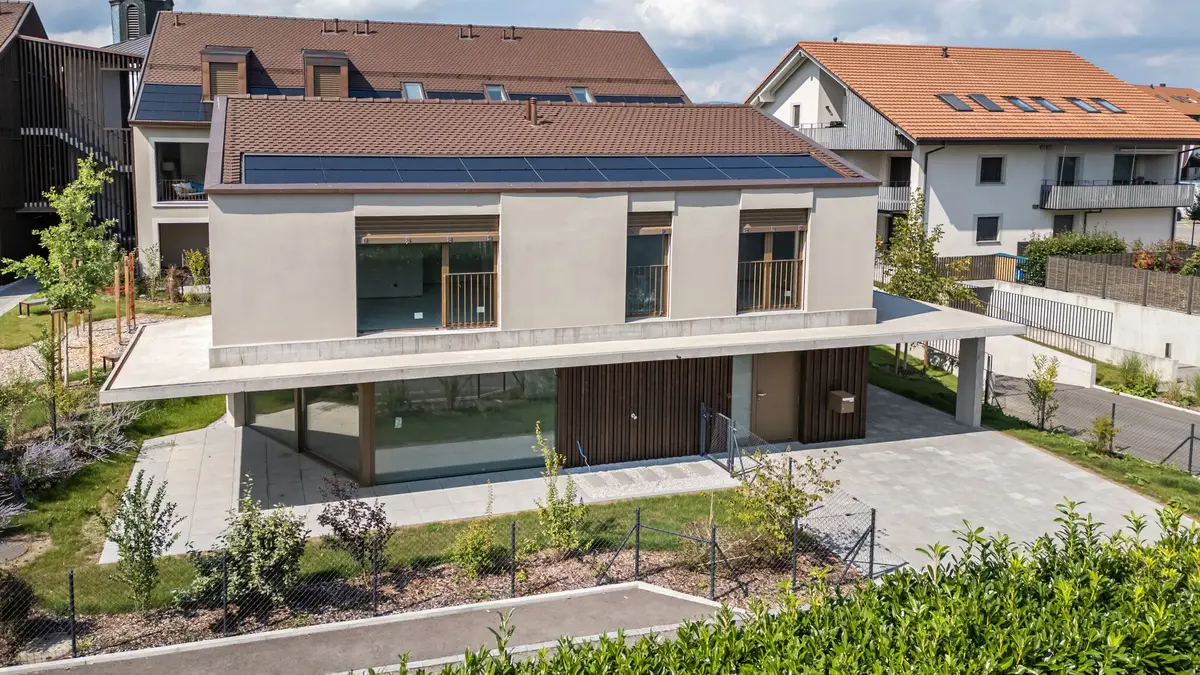 Très belle villa neuve au coeur du village & à deux pas du lac!