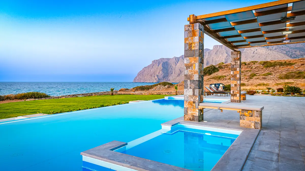 Luxury Seafront Villa. Ideal for Groups, Families, Friends, Workshops
