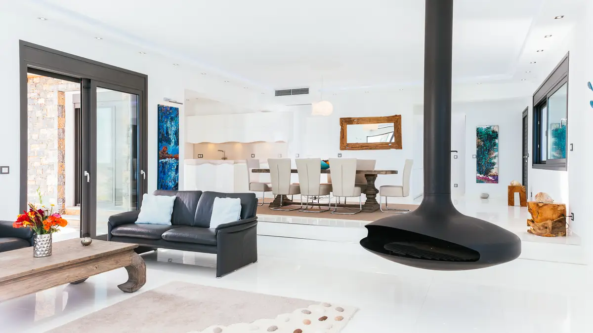 Luxury Seafront Villa. Ideal for Groups, Families, Friends, Workshops