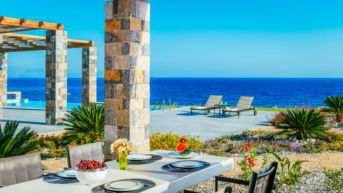Luxury Seafront Villa. Ideal for Groups, Families, Friends, Workshops