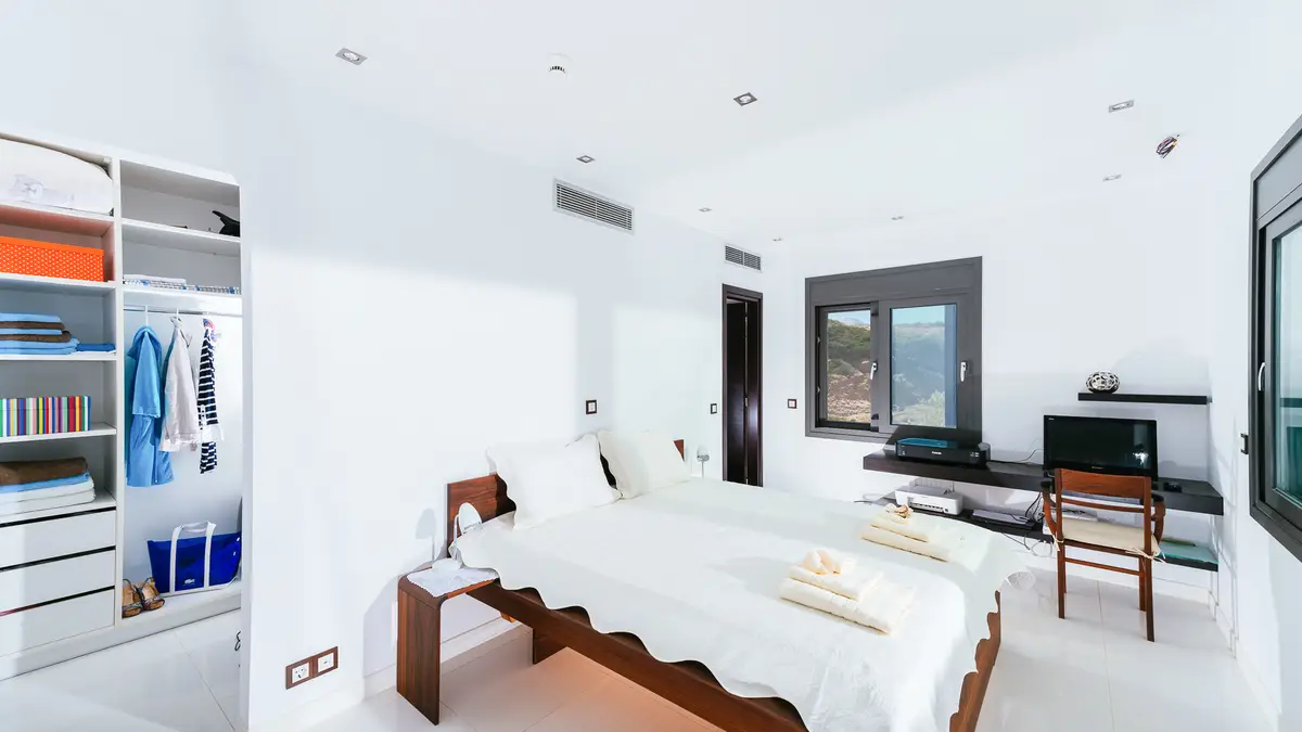 Luxury Seafront Villa. Ideal for Groups, Families, Friends, Workshops