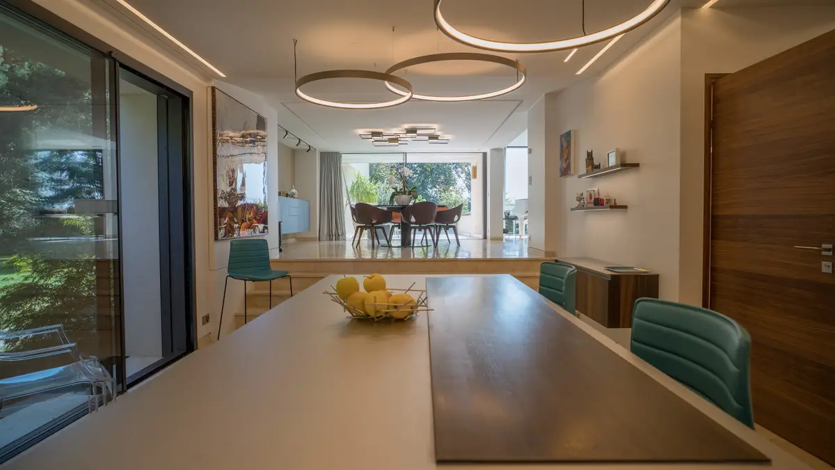 The Townhouse, triplex avec jardin et piscine avec vue lac 