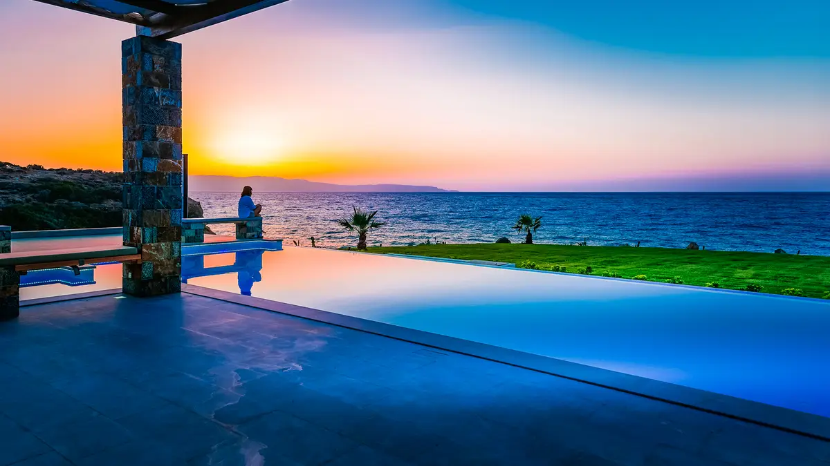Luxury Seafront Villa. Ideal for Groups, Families, Friends, Workshops