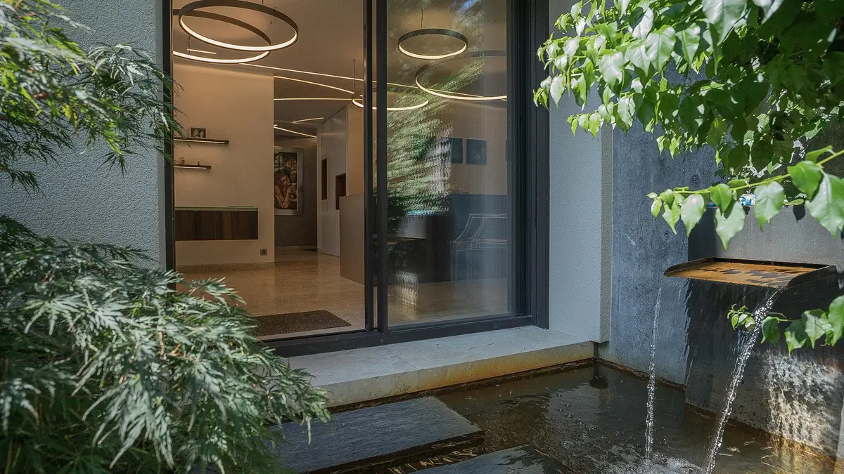The Townhouse, triplex avec jardin et piscine avec vue lac 