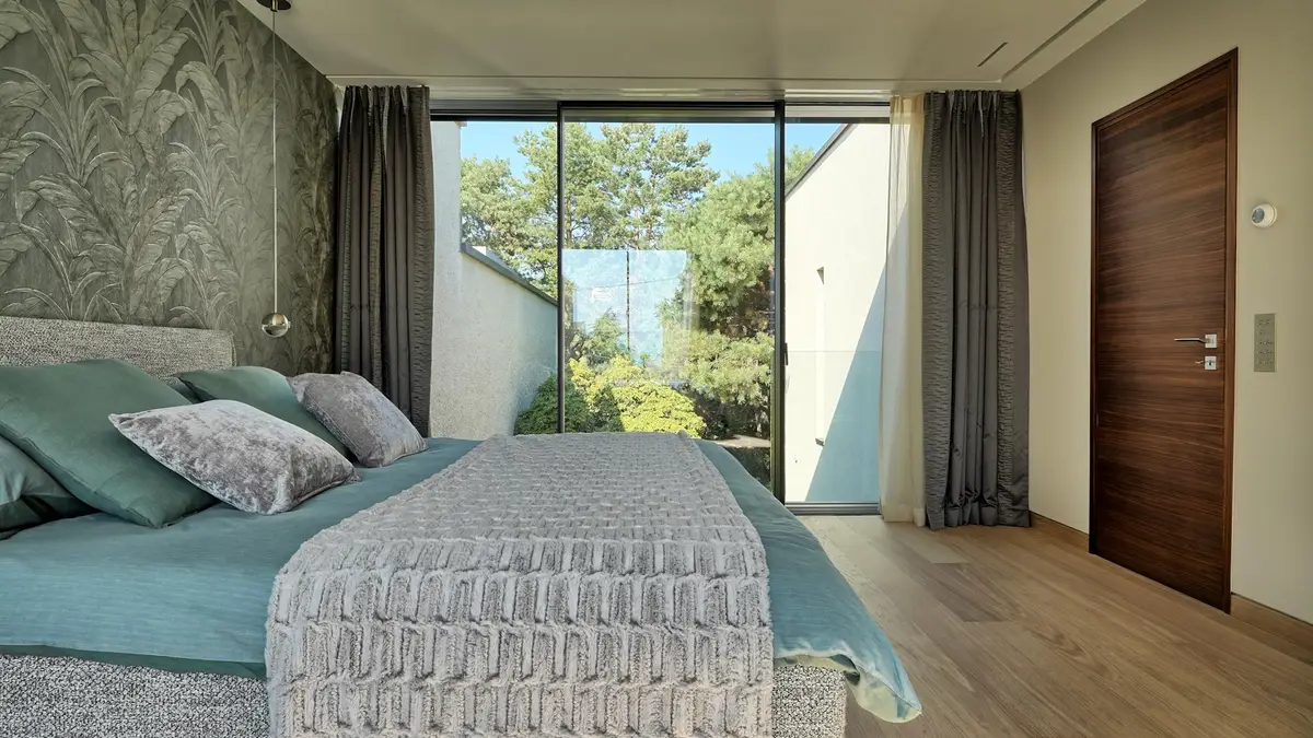 The Townhouse, triplex avec jardin et piscine avec vue lac 