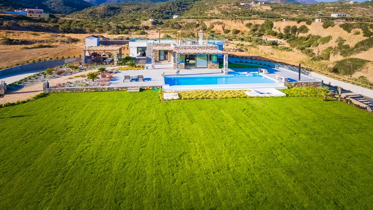 Luxury Seafront Villa. Ideal for Groups, Families, Friends, Workshops