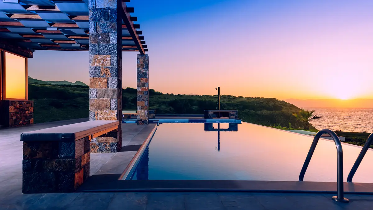 Luxury Seafront Villa. Ideal for Groups, Families, Friends, Workshops