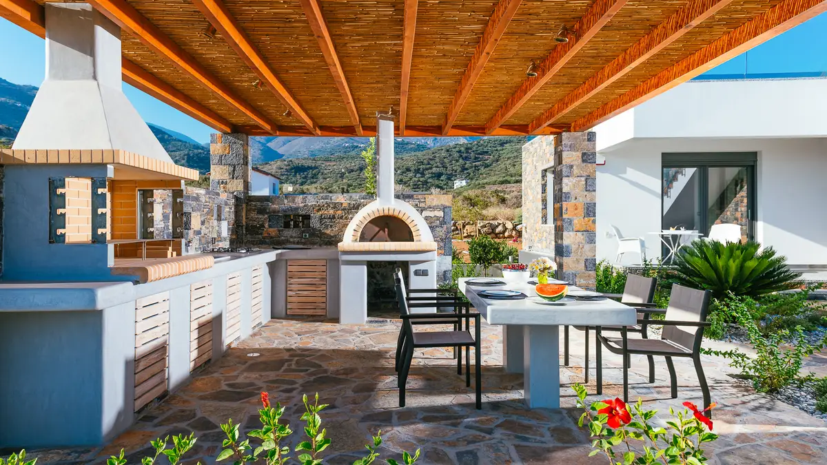 Luxury Seafront Villa. Ideal for Groups, Families, Friends, Workshops