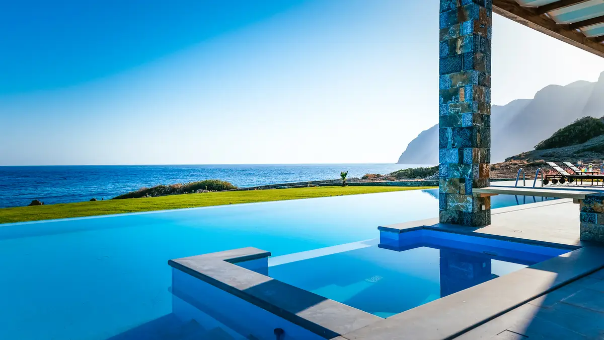 Luxury Seafront Villa. Ideal for Groups, Families, Friends, Workshops