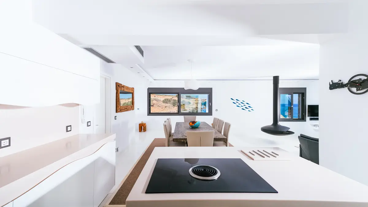 Luxury Seafront Villa. Ideal for Groups, Families, Friends, Workshops