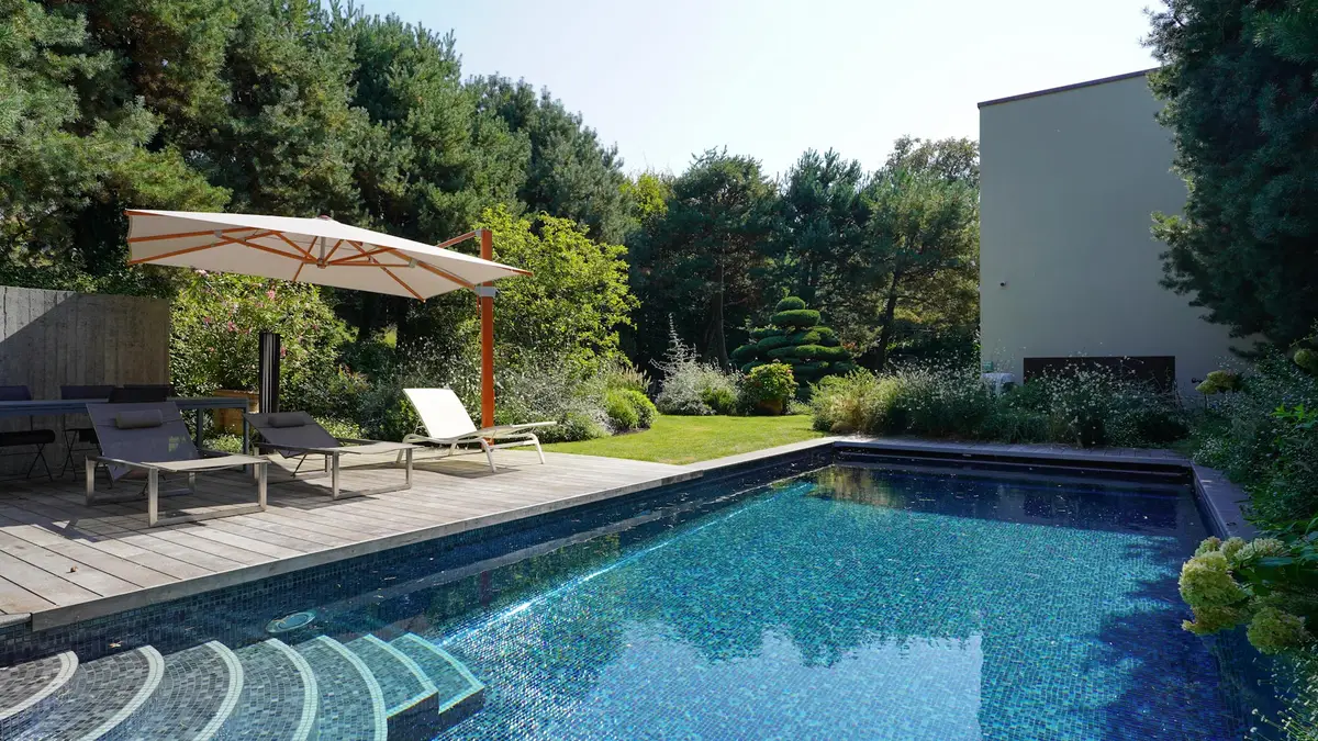 The Townhouse, triplex avec jardin et piscine avec vue lac 