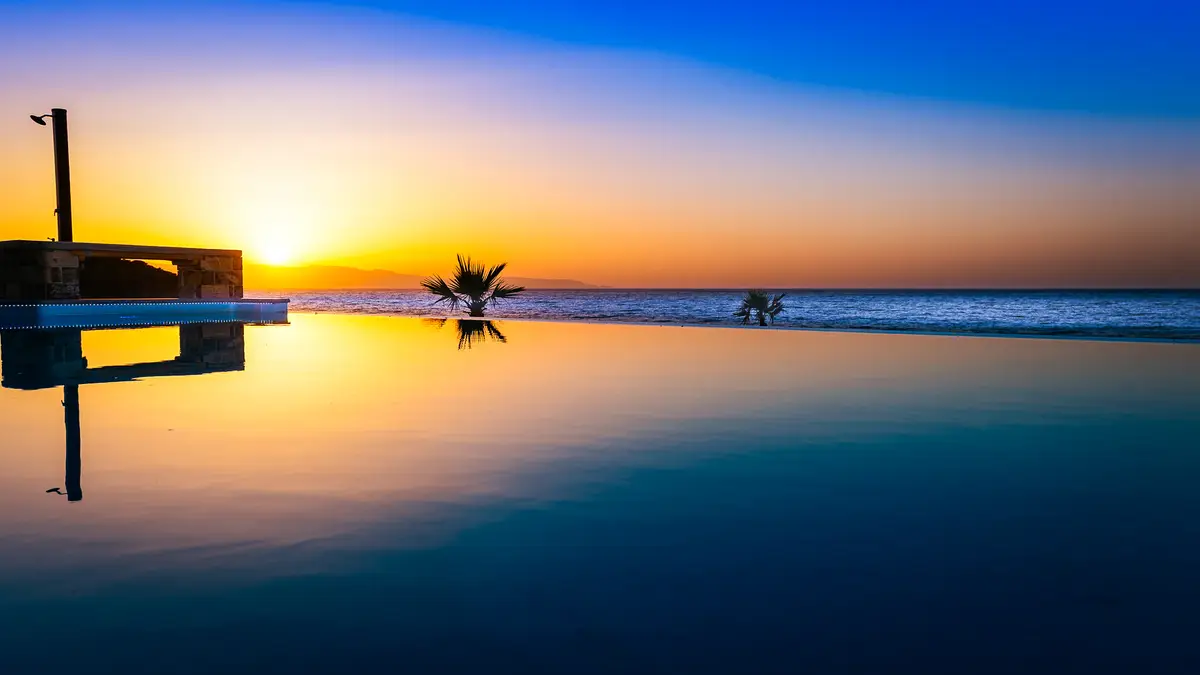 Luxury Seafront Villa. Ideal for Groups, Families, Friends, Workshops