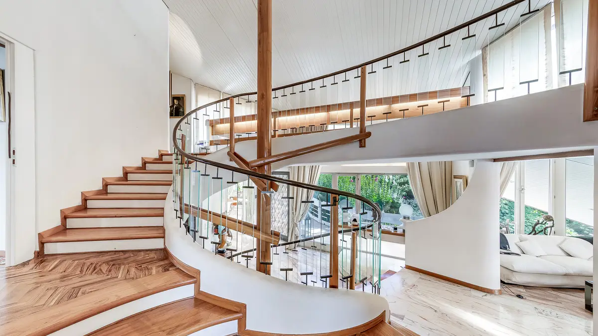 Villa d’architecte avec vue dégagée sur le lac