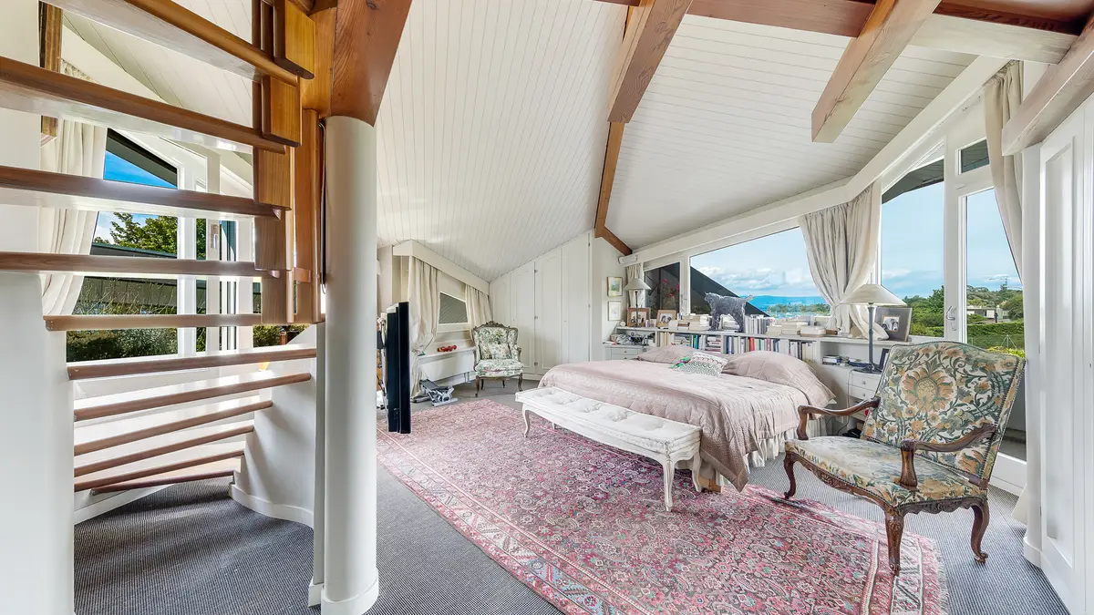Villa d’architecte avec vue dégagée sur le lac