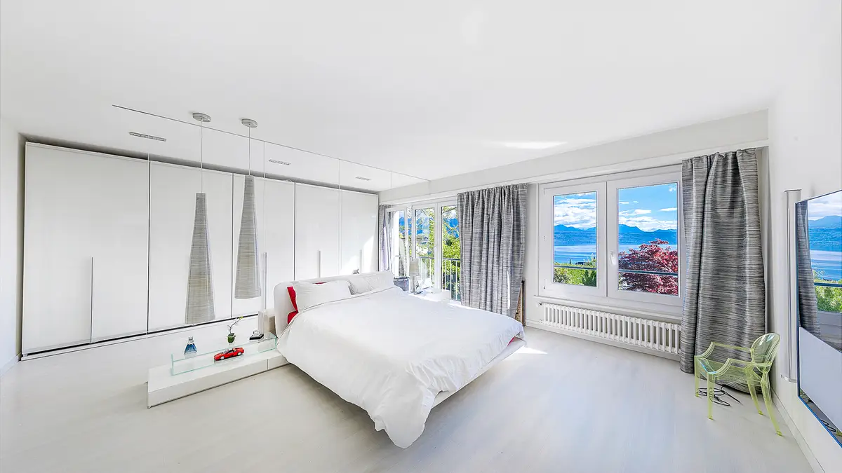 Appartement contemporain de 5,5 pièces avec vue imprenable sur le lac et piscine privative