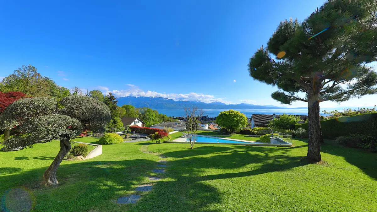 Appartement contemporain de 5,5 pièces avec vue imprenable sur le lac et piscine privative