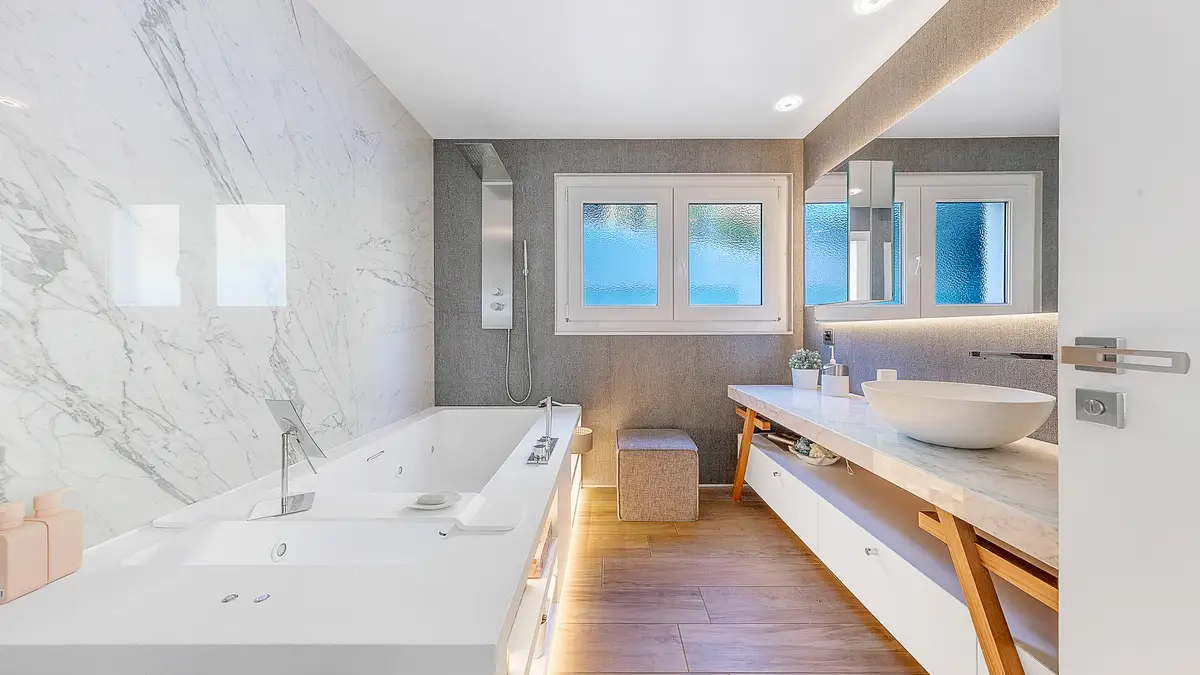 Appartement contemporain de 5,5 pièces avec vue imprenable sur le lac et piscine privative