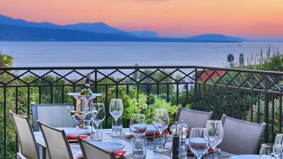 Villa d’exception avec vue imprenable, entre lac et nature