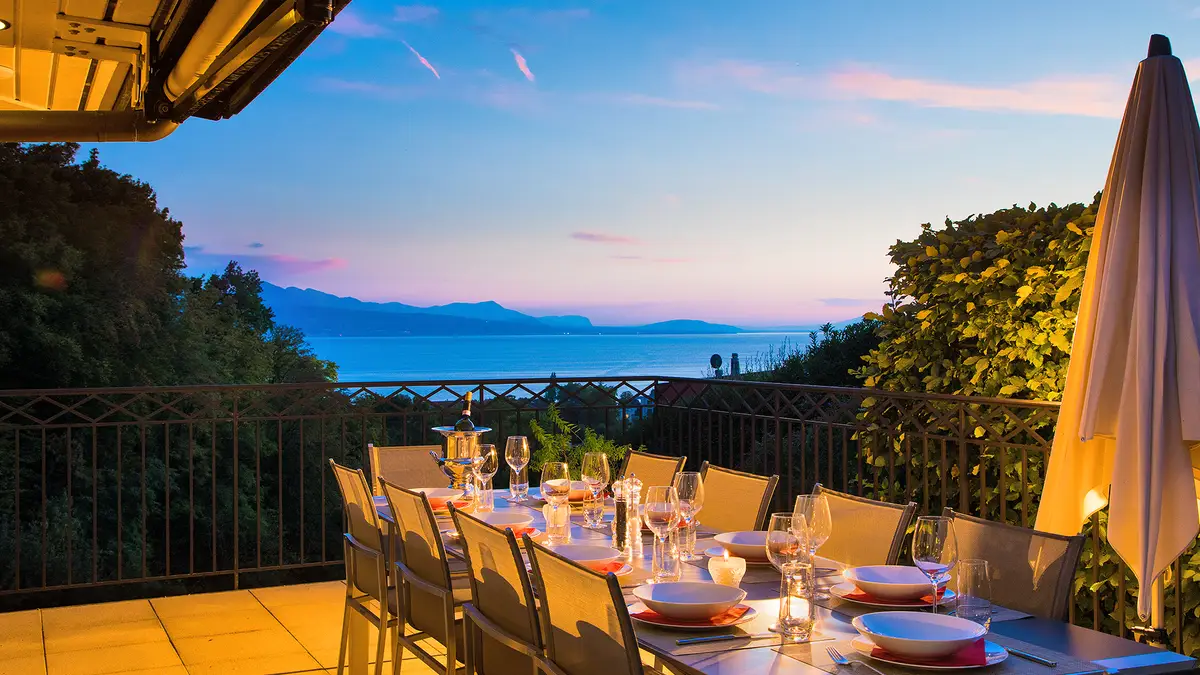 Villa d’exception avec vue imprenable, entre lac et nature
