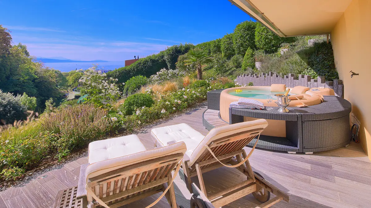 Villa d’exception avec vue imprenable, entre lac et nature
