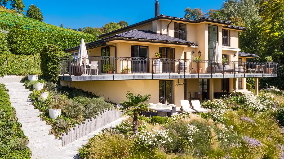 Villa d’exception avec vue imprenable, entre lac et nature