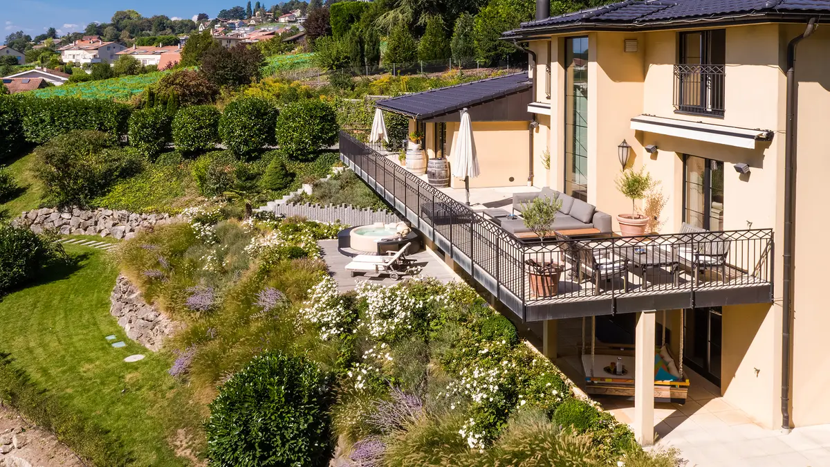 Villa d’exception avec vue imprenable, entre lac et nature