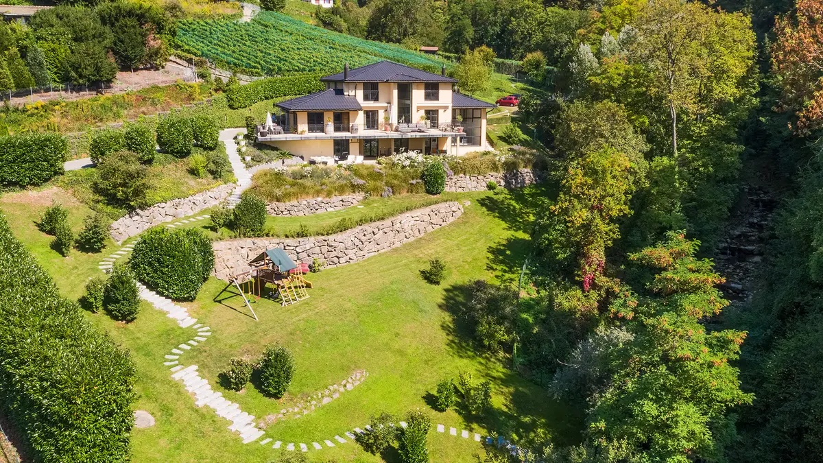 Villa d’exception avec vue imprenable, entre lac et nature