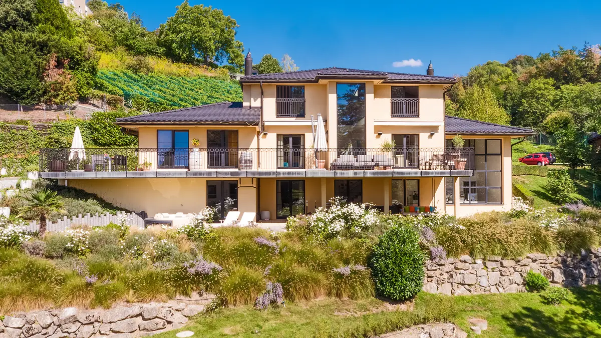 Villa d’exception avec vue imprenable, entre lac et nature