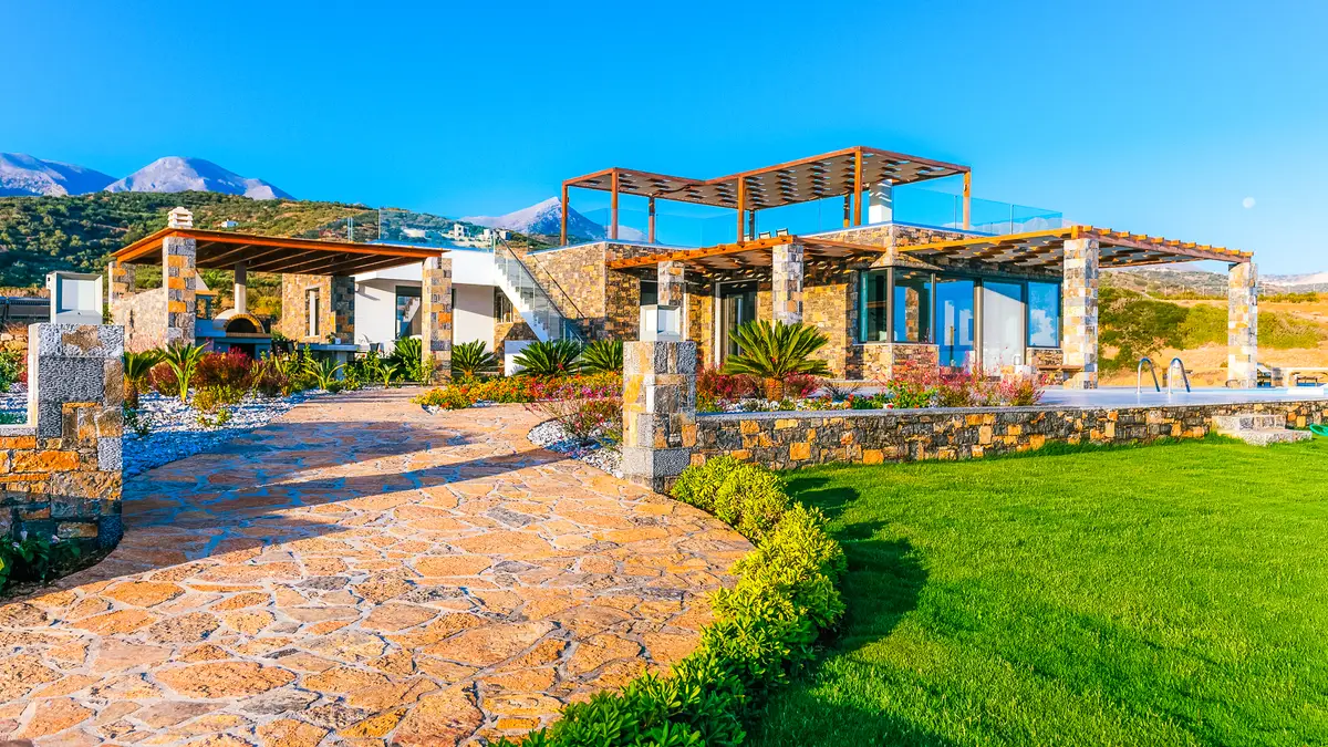 Luxury Seafront Villa. Ideal for Groups, Families, Friends, Workshops
