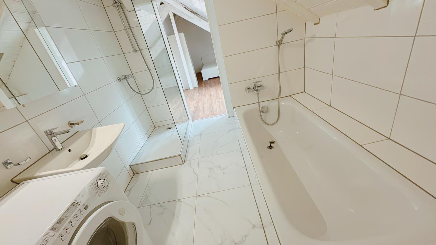 Bad mit Dusche & WC