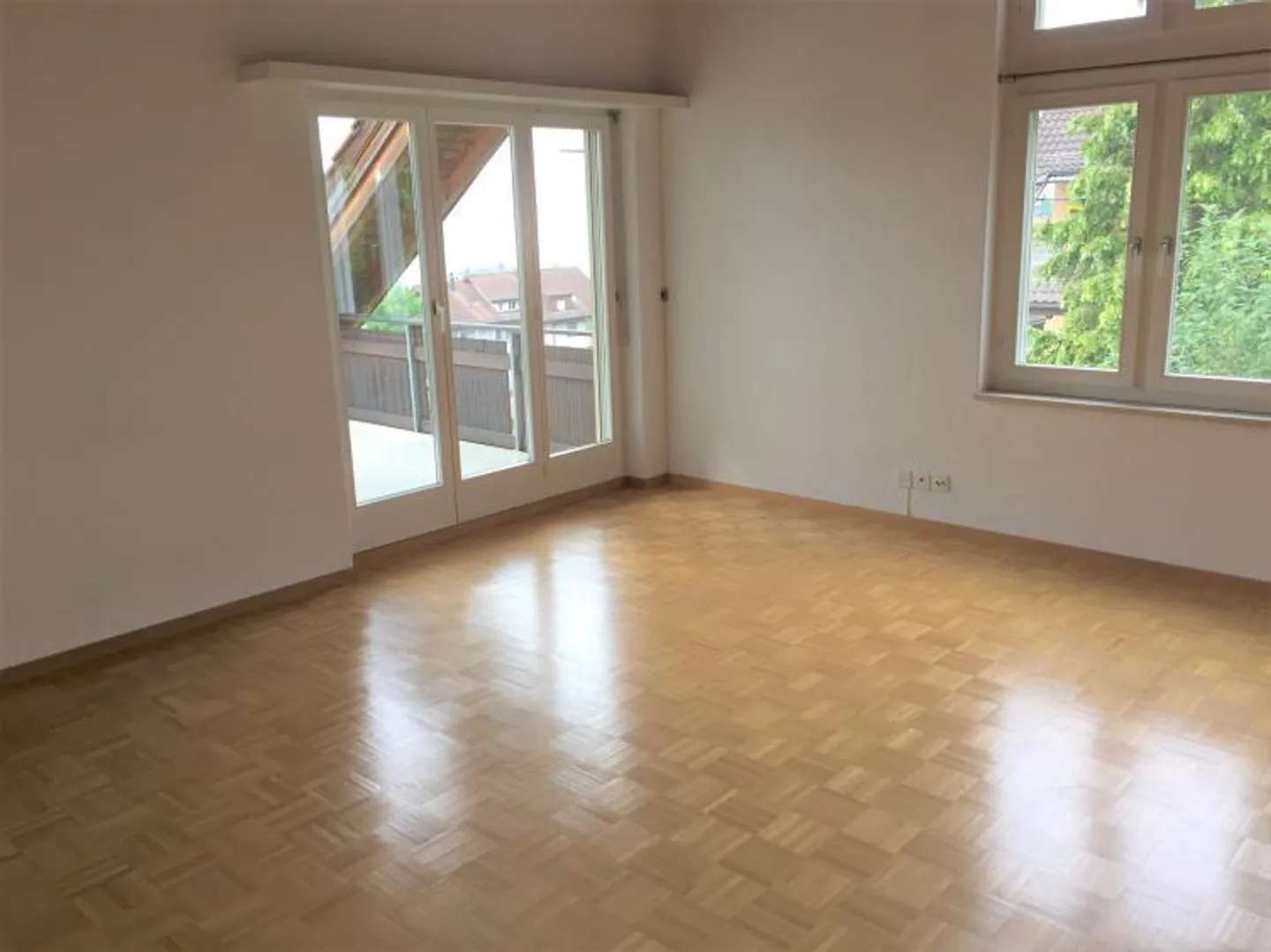 Appartamento mansardato temporaneo fino al 30 aprile 2026 con vista sul lago - Foto 4 di 8