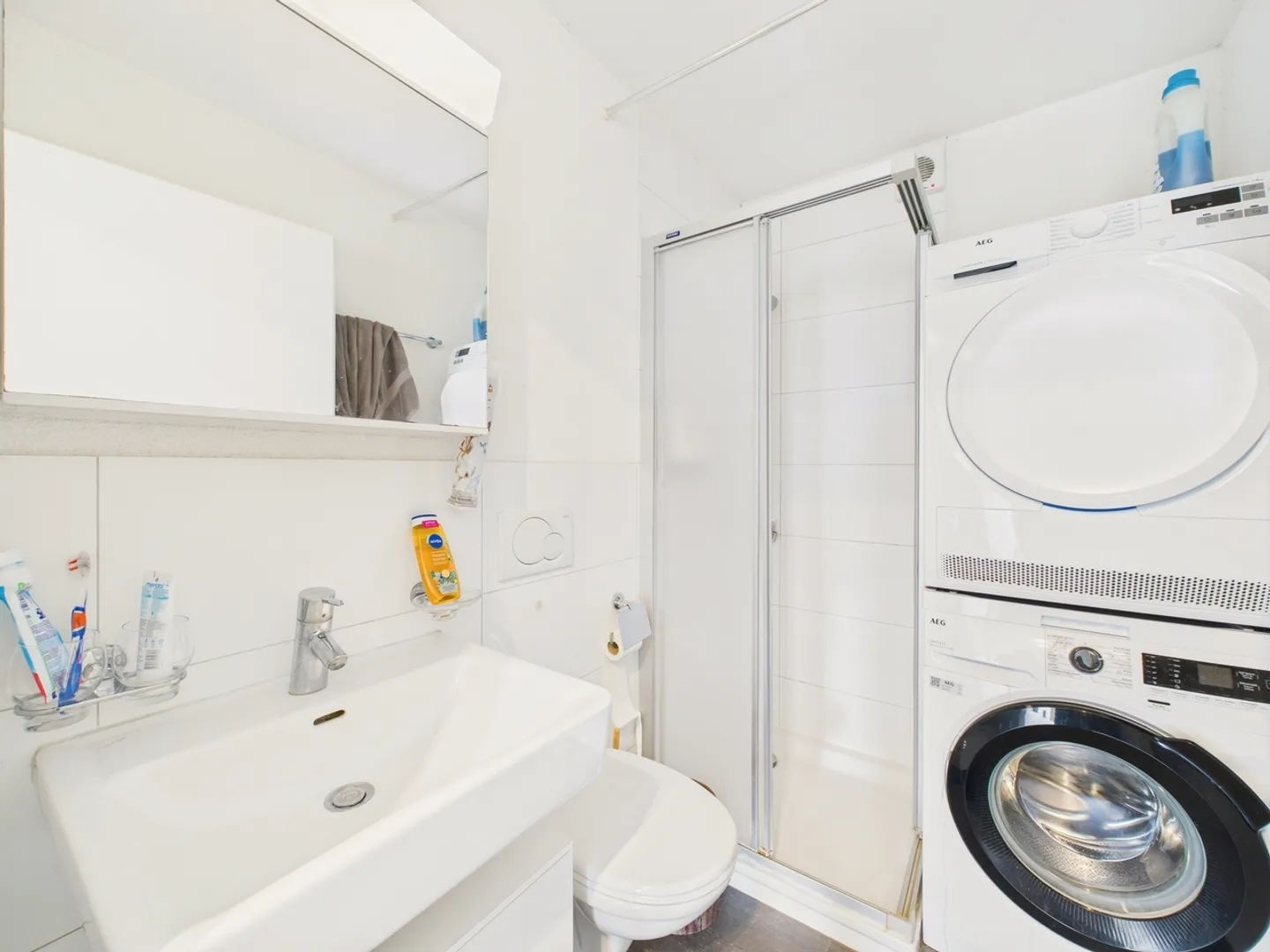 Appartement moderne de 2,5 pièces dans un emplacement panoramique calme de Richterswil - Photo 7 sur 12