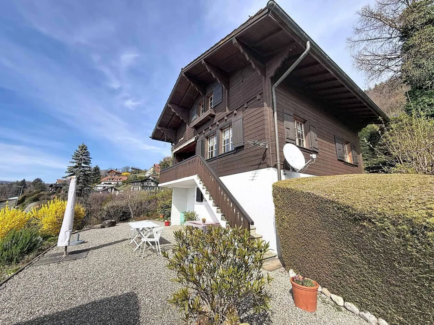 Schönes Chalet mit Panoramablick auf den See - Foto 1 von 12