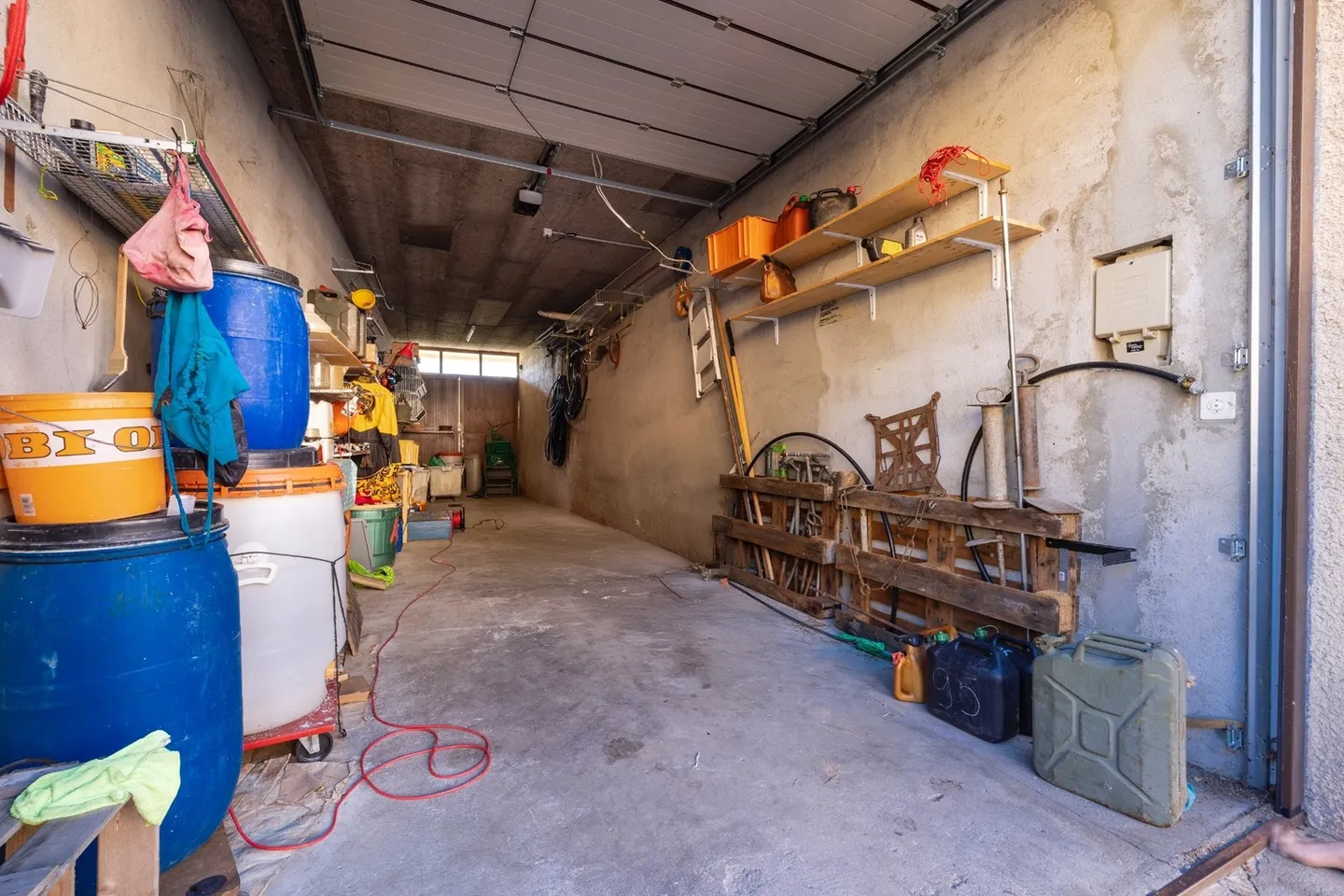 Mixed-use building for sale - Photo 5 of 9