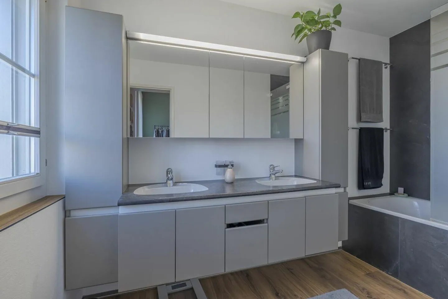 Stilvolles Penthouse mit Bergblick - Foto 7 von 11