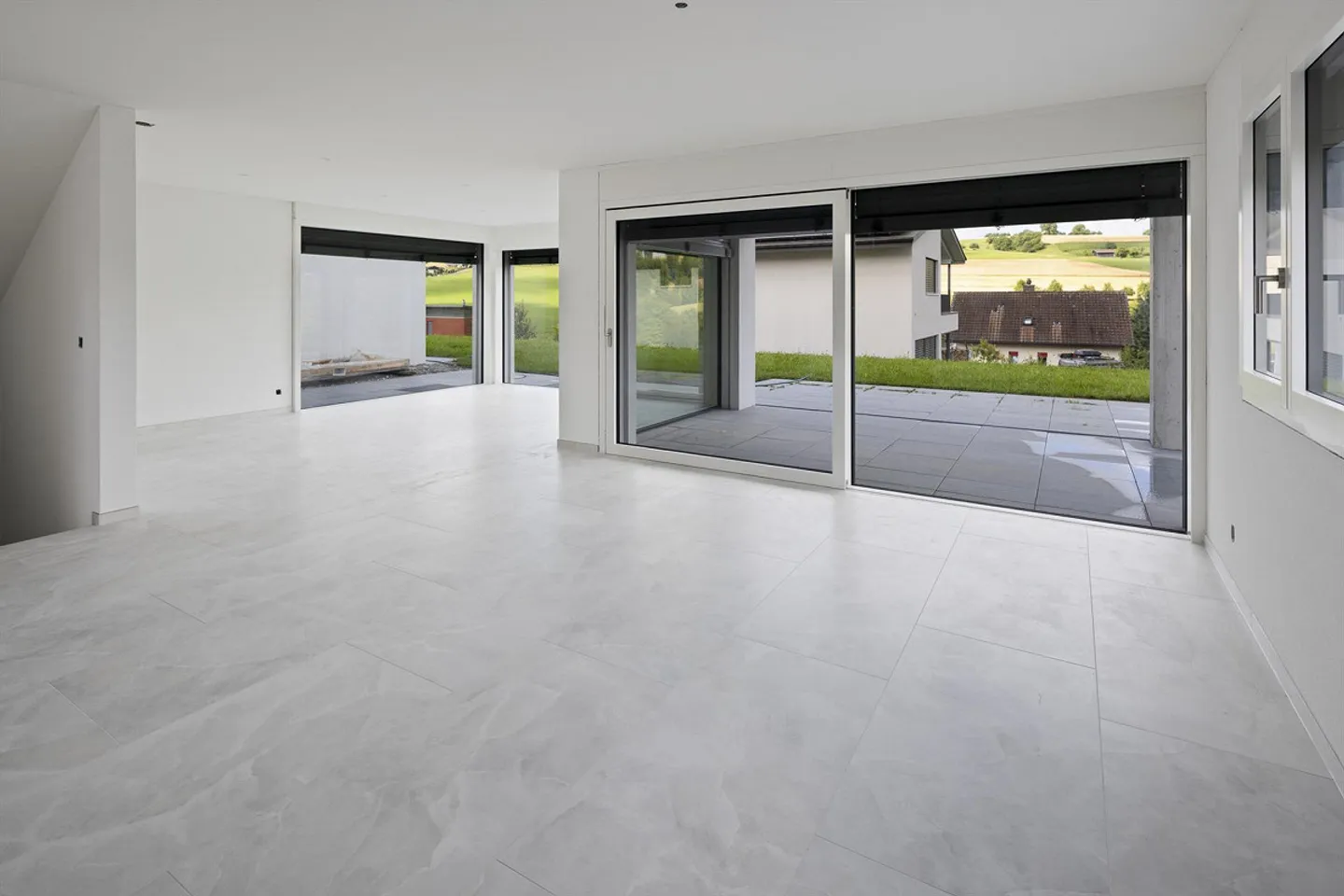 Neues Familienhaus in sonniger Lage - Foto 1 von 11