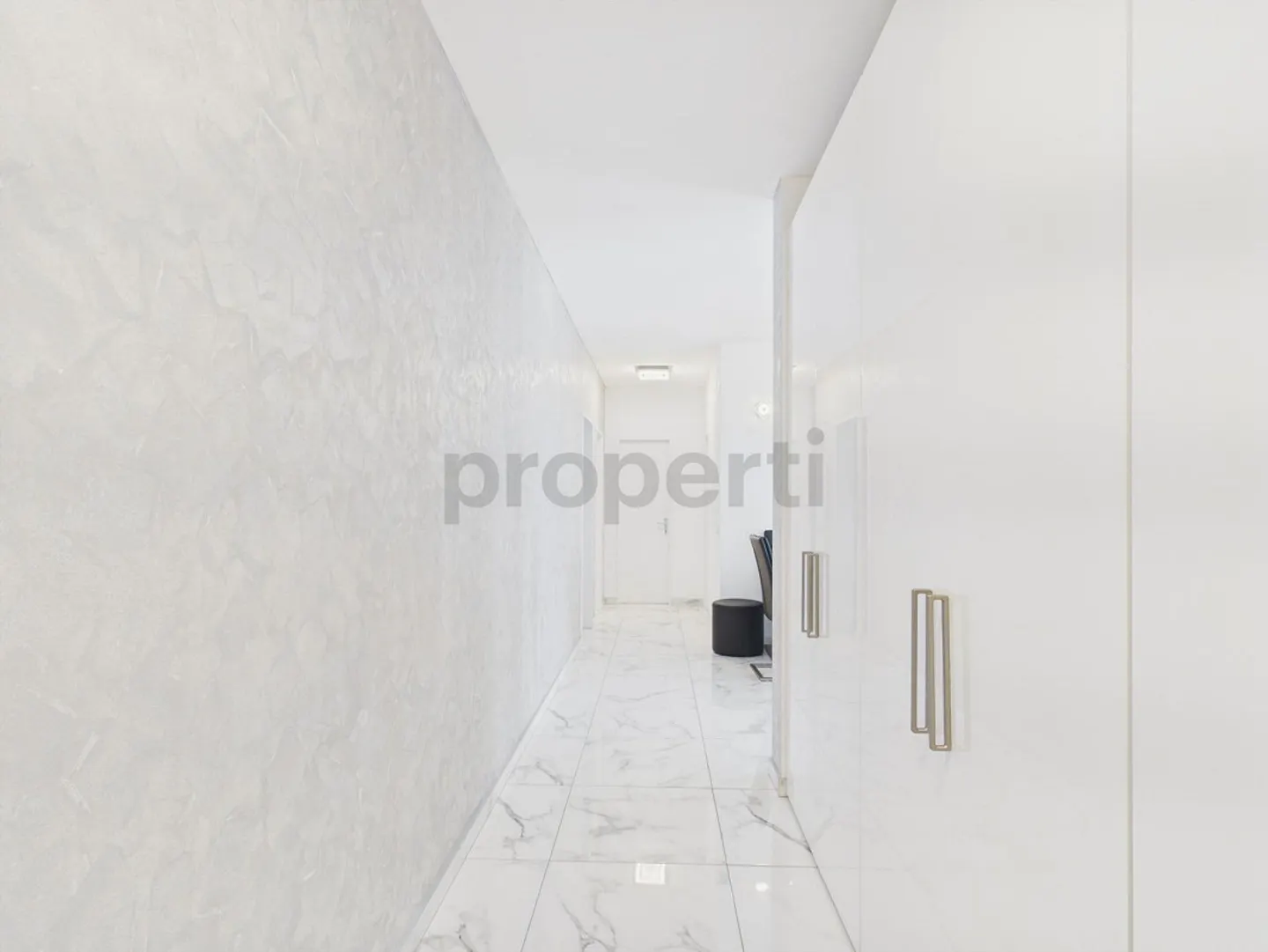 Appartamento ristrutturato con piscina - Foto 7 di 13