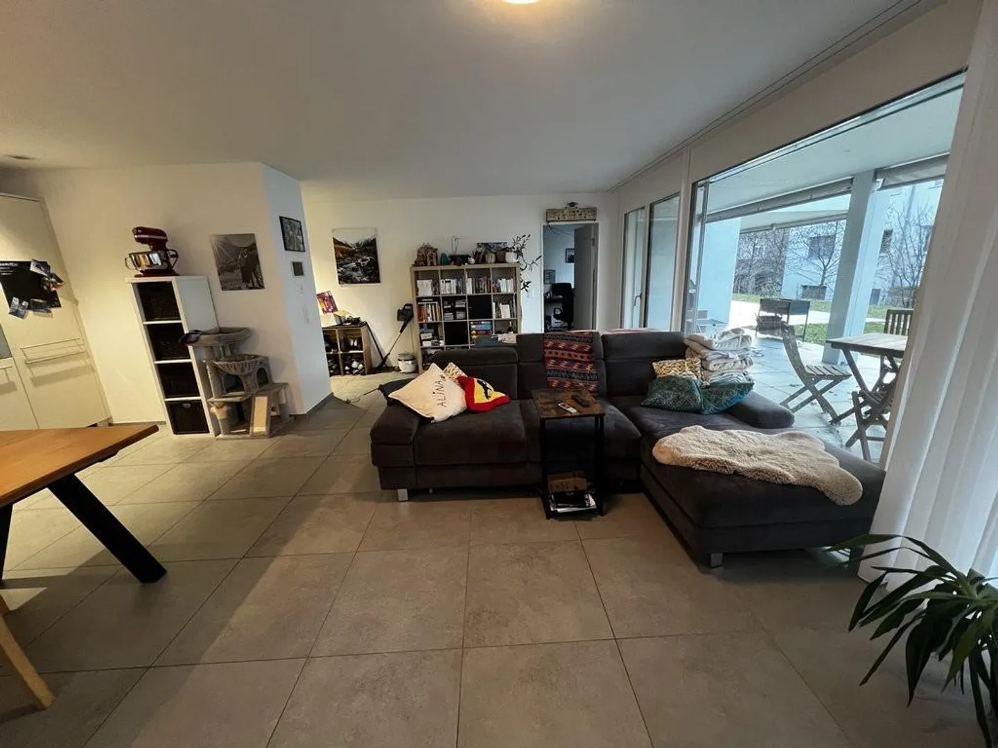 Modern 2.5 room apartment for rent in Zizers! - Photo 3 of 7