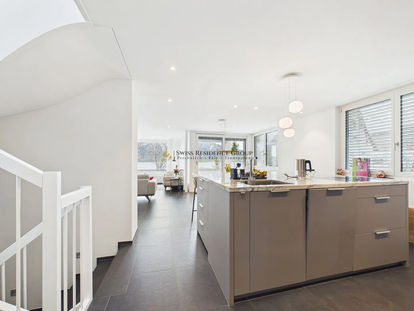 Luxuriöses Wohnen über drei Etagen - Mit Blick auf See und Rigi - Photo 2 of 22