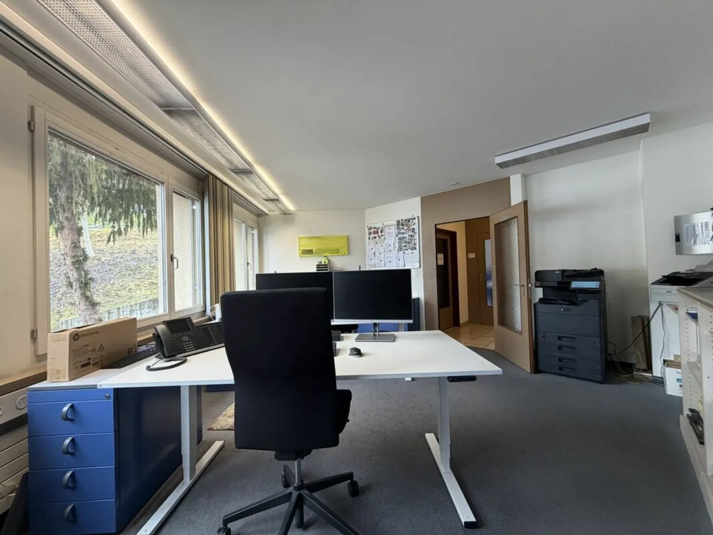 ATTRAKTIVE RÄUMLICHKEITEN - Photo 2 of 10