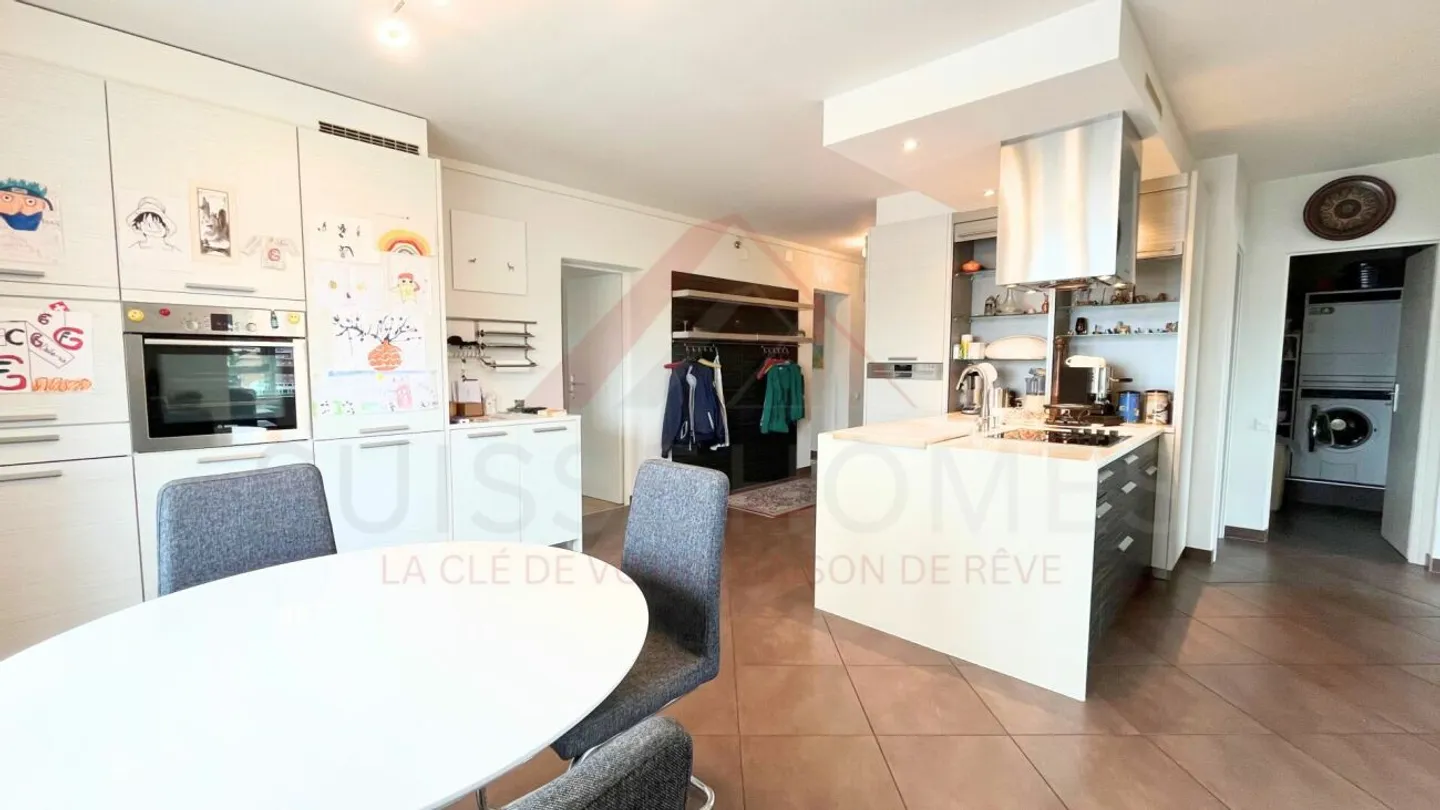 La Chaux-de-Fonds - Renovierte 4,5 Zimmer (130 m²) im 8. Stock mit Aufzug und Aussicht - Foto 4 von 13