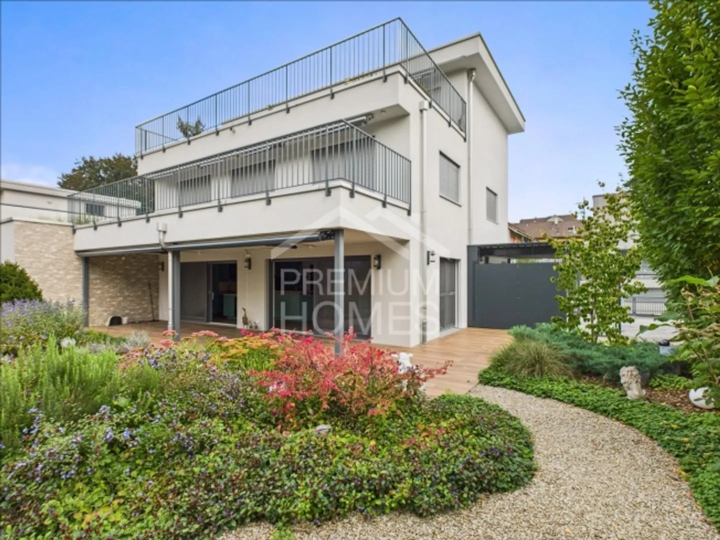 A home that inspires and excites - Photo 2 of 4