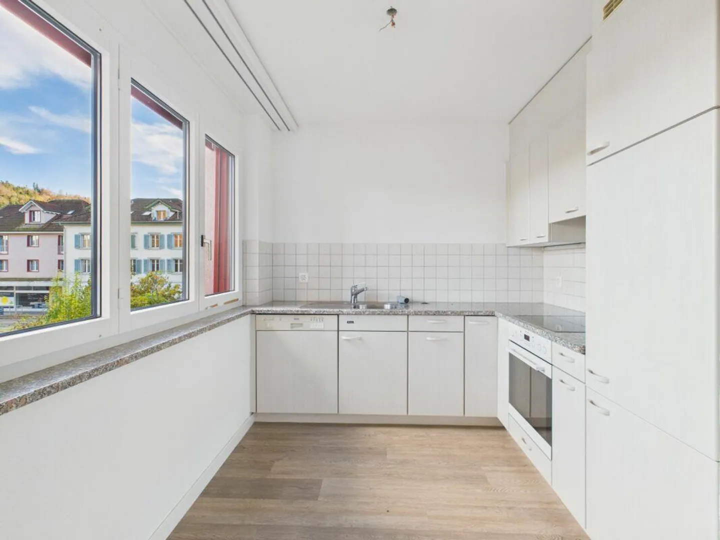 Helle 1.5-Zimmer-Wohnung mit sonnigem Balkon an ruhiger Lage - Foto 2 von 7