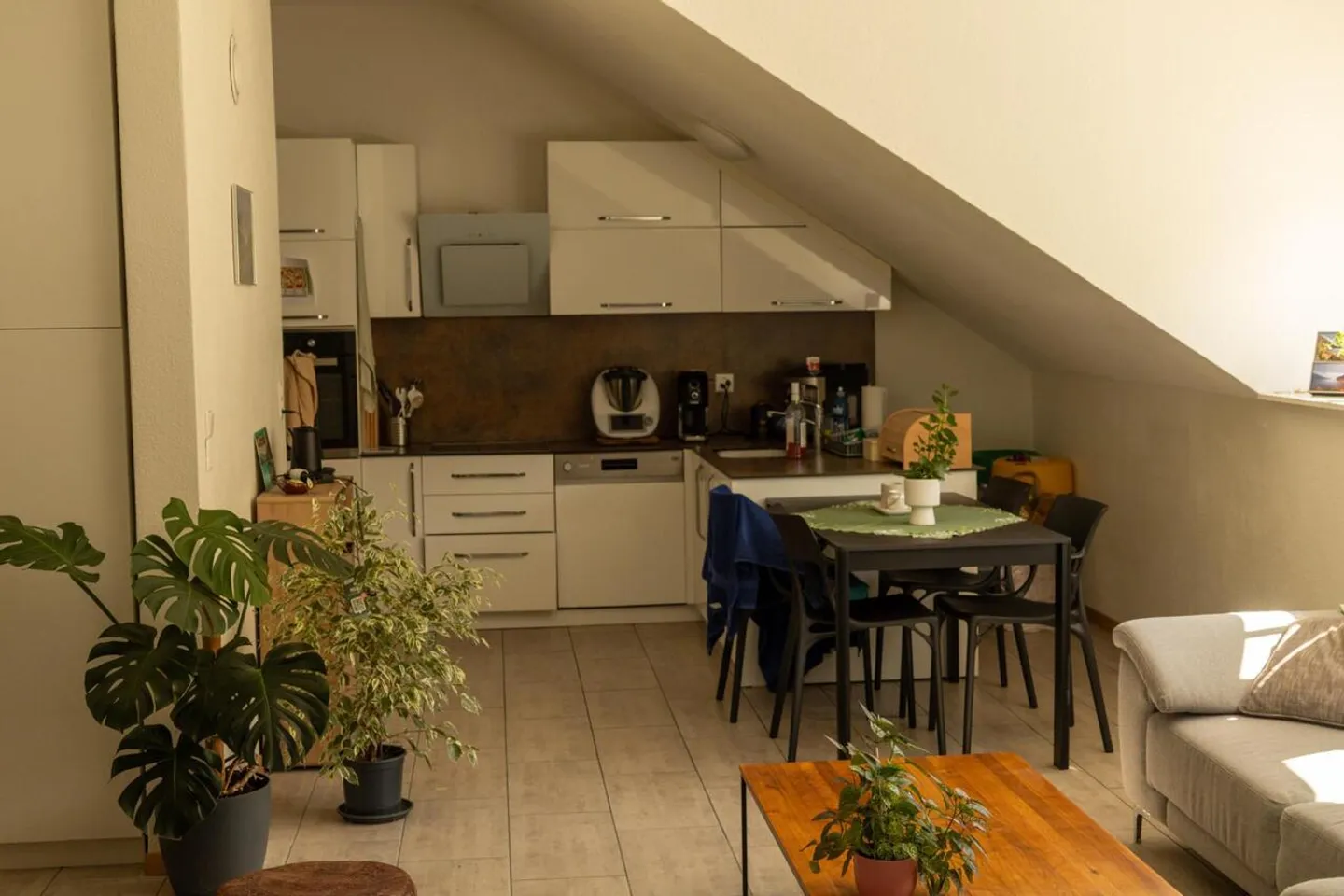 Appartement mansardé de 3,5 pièces à Couvet - Foto 1 von 6