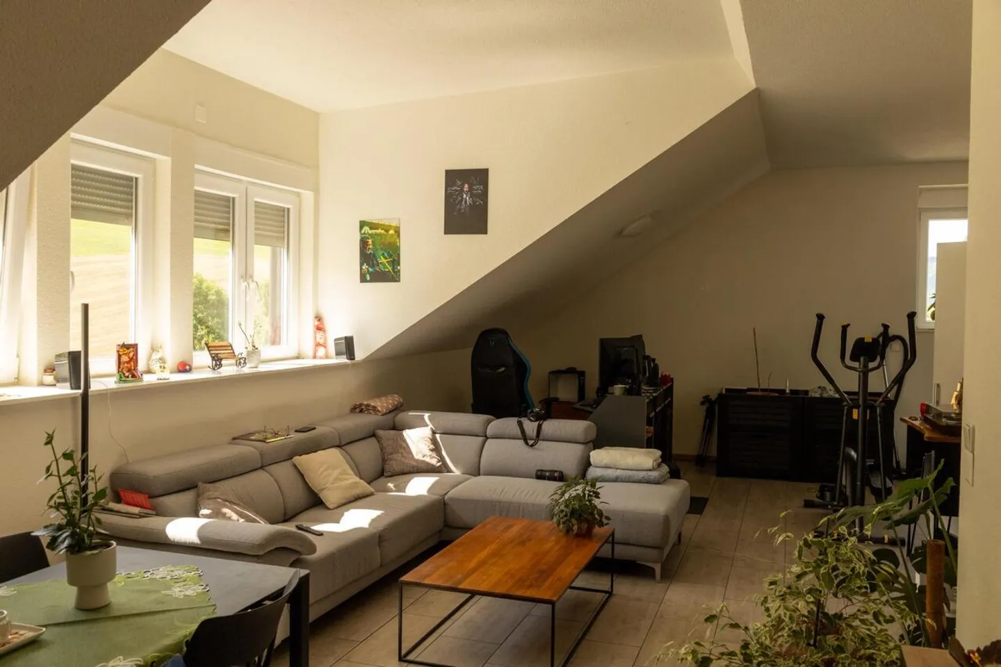 Appartement mansardé de 3,5 pièces à Couvet - Foto 2 von 6