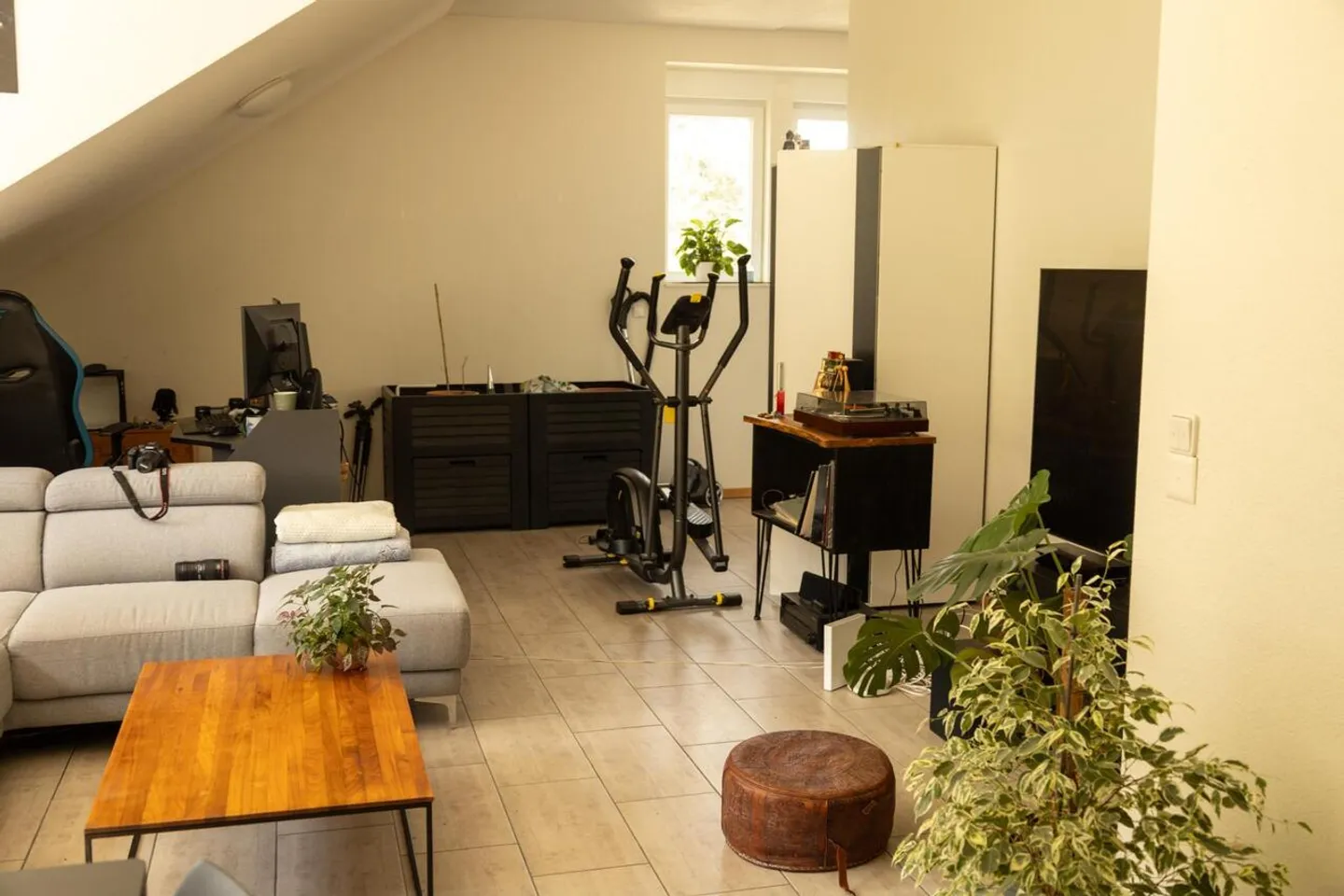 Appartement mansardé de 3,5 pièces à Couvet - Foto 3 von 6