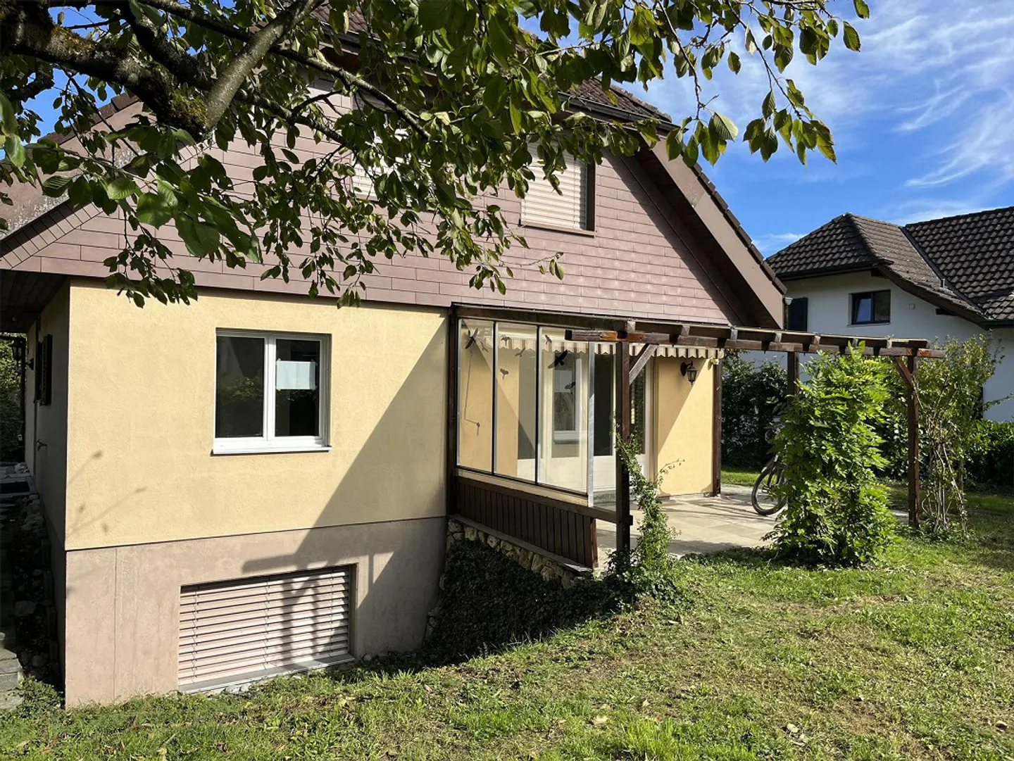 Maison individuelle dans un emplacement privilégié - l'opportunité pour une famille - Photo 2 sur 12