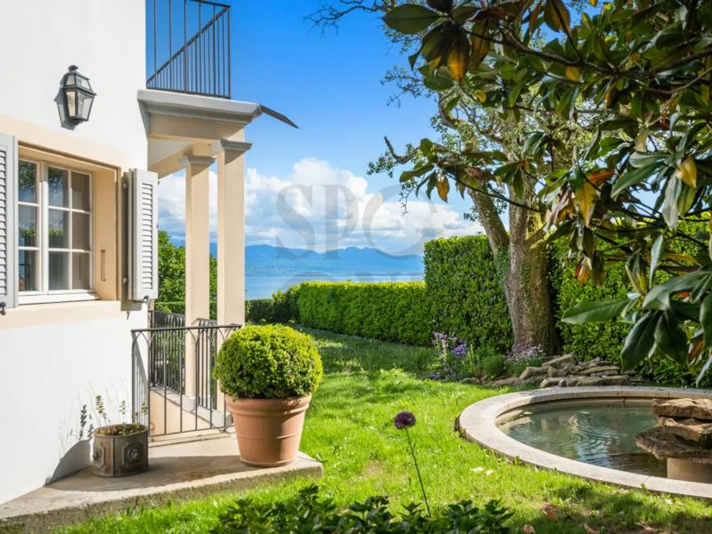 Villa di Lusso con Vista Lago - Foto 1 di 9