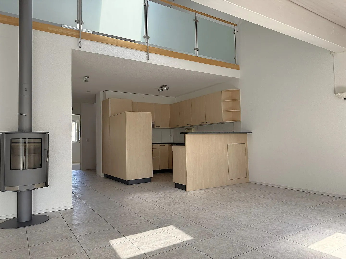 Charmante Duplexwohnung mit Galerie - Foto 3 von 15