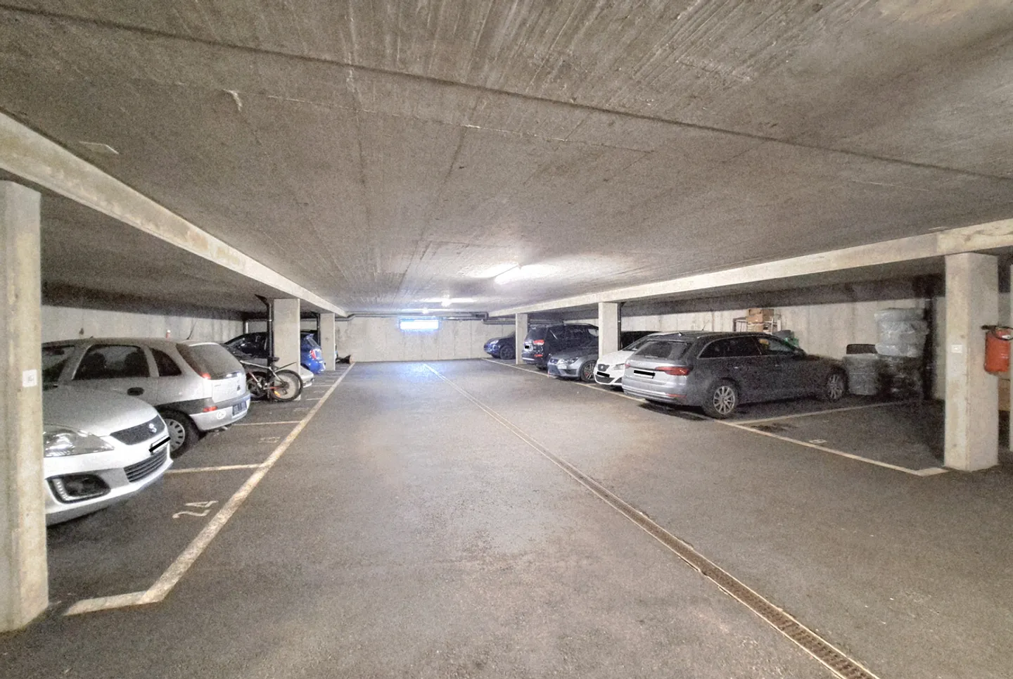 SION | Parcheggio interno - Foto 1 di 2